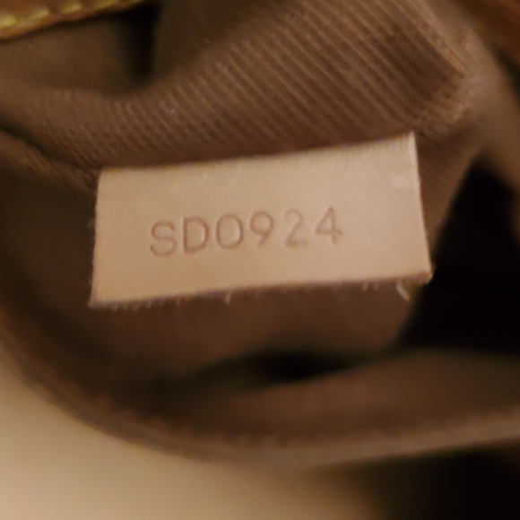 LOUIS VUITTON HANDBAG - Picture 14 of 17